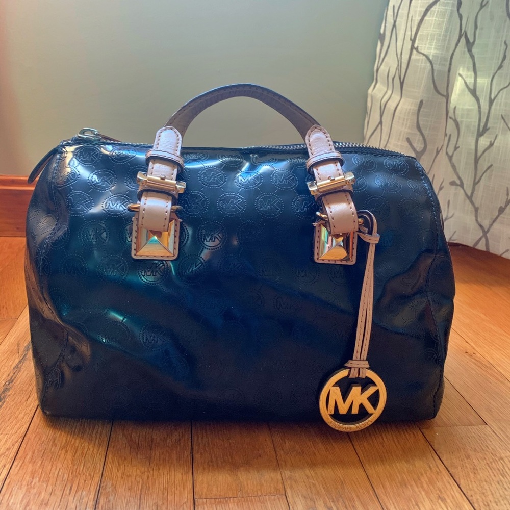Michael Kors Bucket